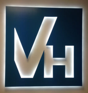 Logo retroilluminato Valdisieve Hospital